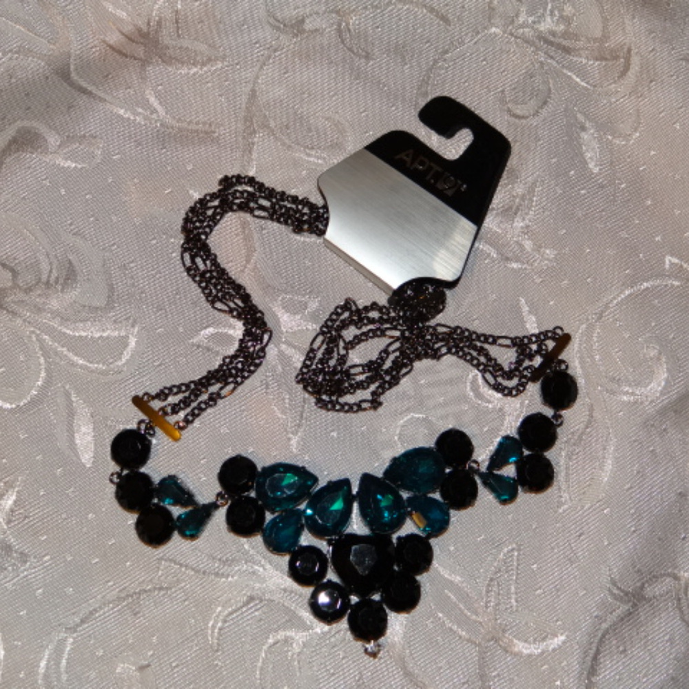 RARE TEAL BLUE & Black Necklace NWT Black Chain !!